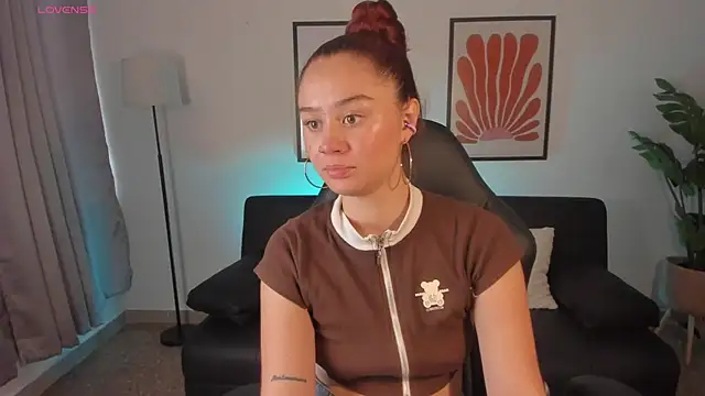 Amelia Saenz  online show from July 23, 2026, 3:32 pm