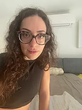 Snapshot of CoquineCharmeuse chatting on June 15, 2026, 1:35 pm CoquineCharmeuse online show from June 15, 2026, 1:35 pm