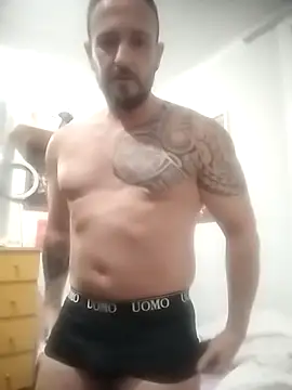 Snapshot of Tonybp84 chatting on December 16, 2025, 3:33 am Tonybp84 online show from December 16, 2025, 3:33 am