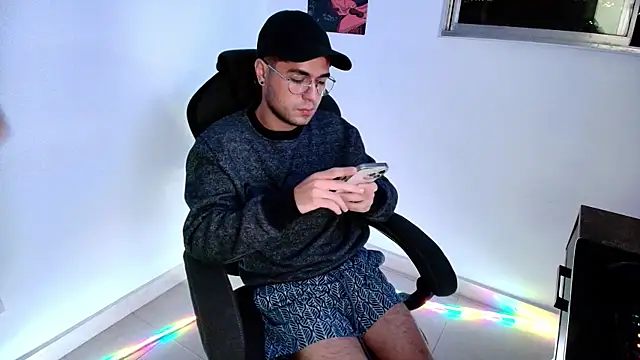 Snapshot of MaverickDrift chatting on December 15, 2025, 11:42 pm MaverickDrift online show from December 15, 2025, 11:42 pm