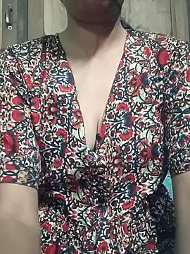 Snapshot of teena-11 chatting on December 18, 2025, 12:38 am teena-11 online show from December 18, 2025, 12:38 am