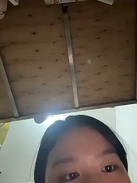 Snapshot of Kawaii-P chatting on December 17, 2025, 12:22 pm Kawaii-P online show from December 17, 2025, 12:22 pm