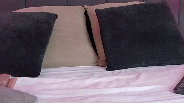 luna blannco online show from January 5, 2026, 5:27 pm