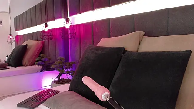 luna blannco online show from January 9, 2026, 2:31 pm