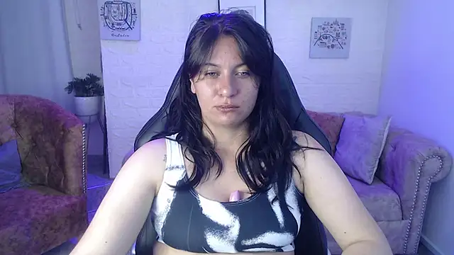 amanda rousee online show from June 9, 2026, 3:29 am