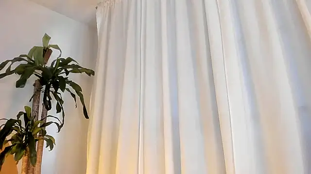 liaa moretti  online show from March 17, 2026, 7:17 pm