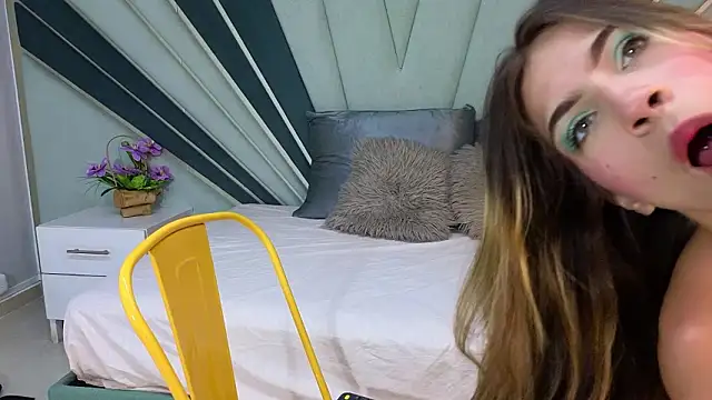 DulceeEsmeralda online show from March 16, 2026, 2:32 pm