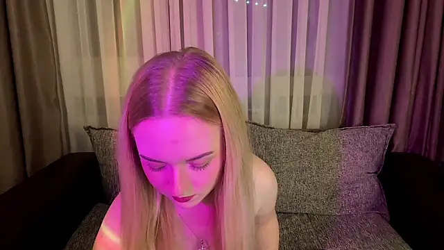 Snapshot of Dari_Foxx chatting on May 11, 2026, 10:18 pm Dari Foxx online show from May 11, 2026, 10:18 pm