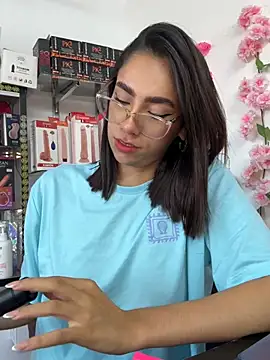 lunaluxury22 online show from February 20, 2026, 2:17 pm