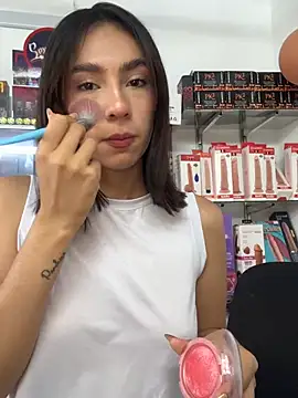 lunaluxury22 online show from March 2, 2026, 1:07 pm