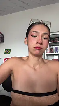 lunaluxury22 online show from June 25, 2026, 1:15 pm