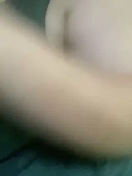 Snapshot of Maduzinha_ofc chatting on December 17, 2025, 4:35 pm Maduzinha ofc online show from December 17, 2025, 4:35 pm