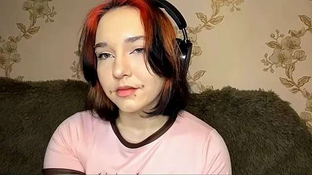 EmilyVeiro online show from February 5, 2026, 5:17 pm