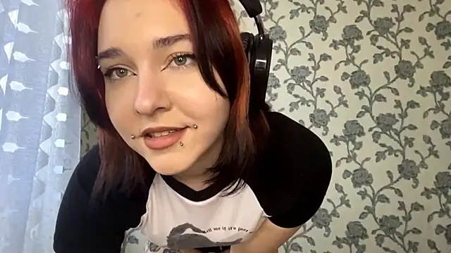 EmilyVeiro online show from February 16, 2026, 4:08 am