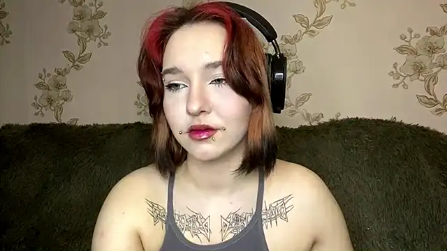 EmilyVeiro online show from March 11, 2026, 5:19 pm