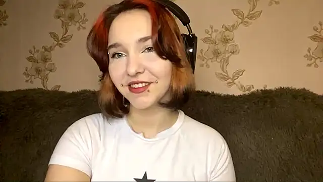 EmilyVeiro online show from March 18, 2026, 5:27 pm