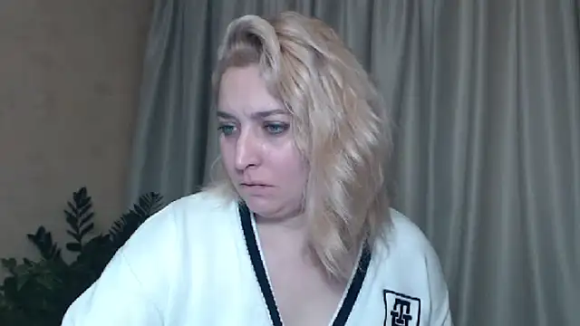 Snapshot of sweetpussy13 chatting on January 10, 2025, 10:17 am sweetpussy13 online show from January 10, 2025, 10:17 am