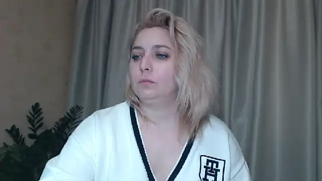 Snapshot of sweetpussy13 chatting on January 12, 2025, 10:12 am sweetpussy13 online show from January 12, 2025, 10:12 am