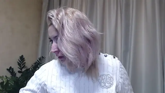 Snapshot of sweetpussy13 chatting on January 15, 2025, 7:37 am sweetpussy13 online show from January 15, 2025, 7:37 am