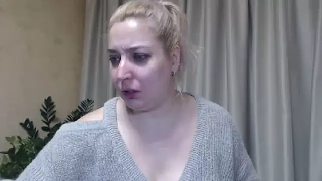 Snapshot of sweetpussy13 chatting on January 17, 2025, 7:41 am sweetpussy13 online show from January 17, 2025, 7:41 am