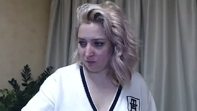 Snapshot of sweetpussy13 chatting on January 26, 2025, 7:21 am sweetpussy13 online show from January 26, 2025, 7:21 am