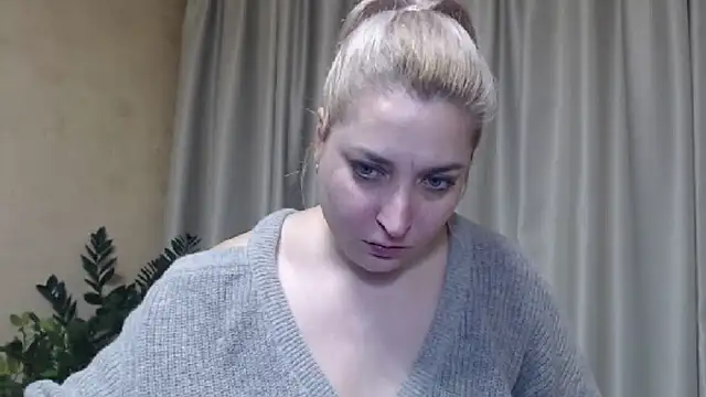 Snapshot of sweetpussy13 chatting on January 31, 2025, 3:09 am sweetpussy13 online show from January 31, 2025, 3:09 am