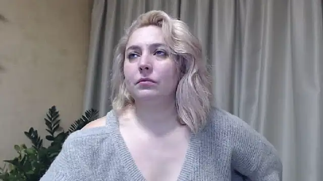 Snapshot of sweetpussy13 chatting on February 4, 2025, 7:40 am sweetpussy13 online show from February 4, 2025, 7:40 am