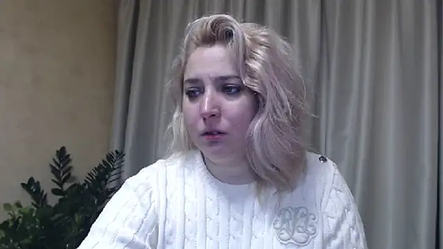 Snapshot of sweetpussy13 chatting on February 7, 2025, 7:07 am sweetpussy13 online show from February 7, 2025, 7:07 am