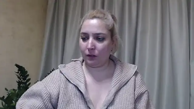 Snapshot of sweetpussy13 chatting on February 19, 2025, 10:01 am sweetpussy13 online show from February 19, 2025, 10:01 am