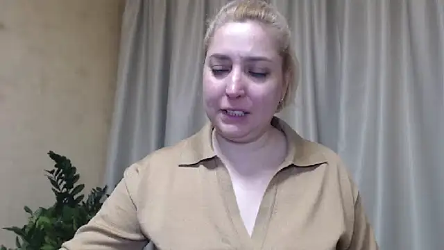 Snapshot of sweetpussy13 chatting on March 15, 2025, 6:25 am sweetpussy13 online show from March 15, 2025, 6:25 am