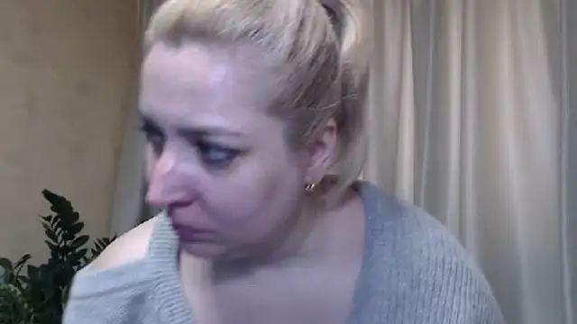 Snapshot of sweetpussy13 chatting on March 22, 2025, 7:04 am sweetpussy13 online show from March 22, 2025, 7:04 am