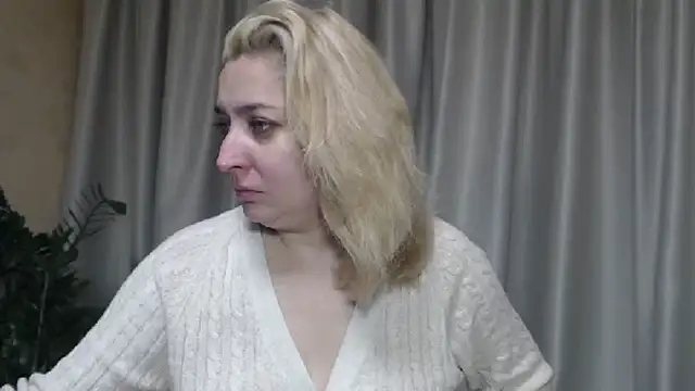 Snapshot of sweetpussy13 chatting on October 10, 2025, 6:01 am sweetpussy13 online show from October 10, 2025, 6:01 am