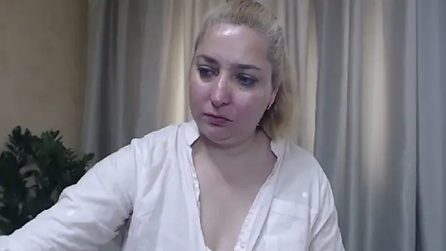 Snapshot of sweetpussy13 chatting on June 17, 2026, 6:16 am sweetpussy13 online show from June 17, 2026, 6:16 am