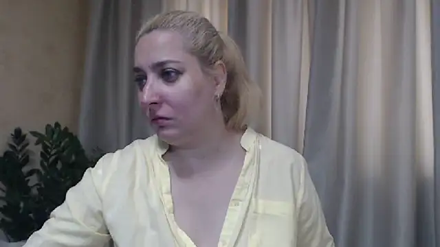 Snapshot of sweetpussy13 chatting on June 18, 2026, 5:41 am sweetpussy13 online show from June 18, 2026, 5:41 am