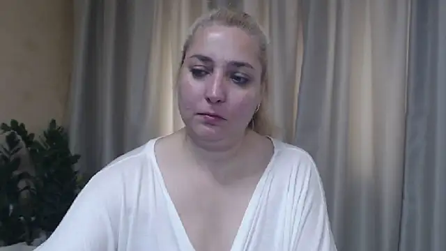 Snapshot of sweetpussy13 chatting on July 2, 2026, 6:30 am sweetpussy13 online show from July 2, 2026, 6:30 am