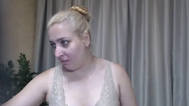 Snapshot of sweetpussy13 chatting on July 28, 2026, 7:37 am sweetpussy13 online show from July 28, 2026, 7:37 am