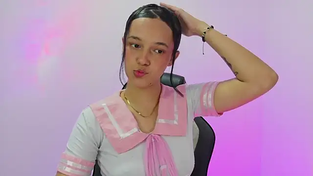 Snapshot of esme_ chatting on December 17, 2025, 11:33 pm esme online show from December 17, 2025, 11:33 pm