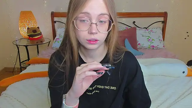 Snapshot of miya_soft chatting on May 25, 2026, 1:44 am miya soft online show from May 25, 2026, 1:44 am