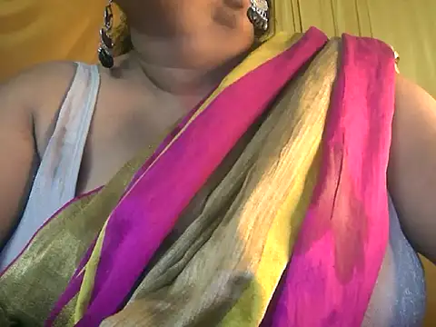 MISTI KOLK online show from July 3, 2026, 6:42 am