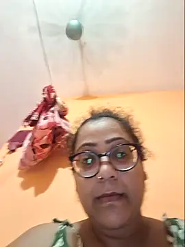MISTI KOLK online show from July 29, 2026, 4:32 am