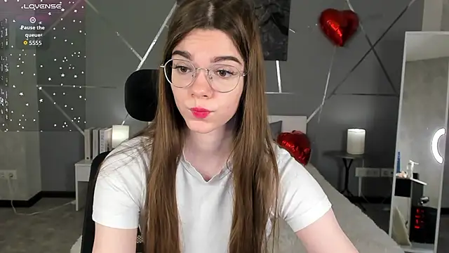 miss  evelyne online show from March 10, 2026, 7:24 am