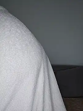 Snapshot of Lovebackground chatting on February 8, 2025, 11:22 am Lovebackground online show from February 8, 2025, 11:22 am