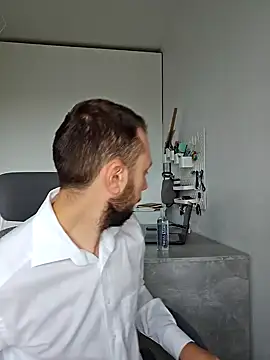 Snapshot of Lovebackground chatting on October 1, 2025, 8:42 am Lovebackground online show from October 1, 2025, 8:42 am