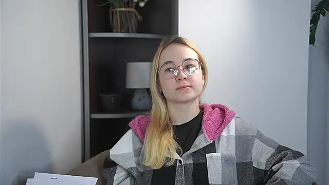 Snapshot of KenaLeski chatting on December 14, 2025, 6:08 am KenaLeski online show from December 14, 2025, 6:08 am