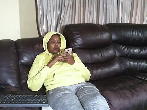 Caramel-goddess18 online show from March 9, 2026, 7:01 am