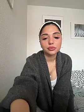 SilkyMira online show from February 10, 2026, 9:13 am