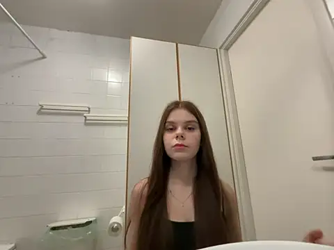 Snapshot of LeyaFlamy chatting on December 14, 2025, 4:34 pm LeyaFlamy online show from December 14, 2025, 4:34 pm