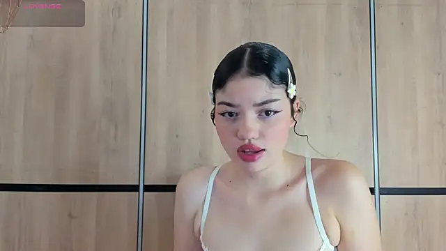 Snapshot of chloe_cortez chatting on July 4, 2026, 12:00 pm chloe cortez online show from July 4, 2026, 12:00 pm