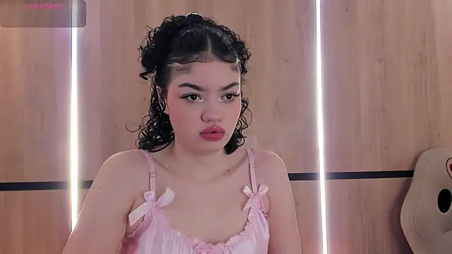 Snapshot of chloe_cortez chatting on July 30, 2026, 11:42 am chloe cortez online show from July 30, 2026, 11:42 am