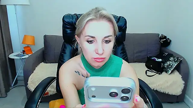 Snapshot of Hanna--Sweet chatting on June 16, 2026, 10:51 am Hanna--Sweet online show from June 16, 2026, 10:51 am